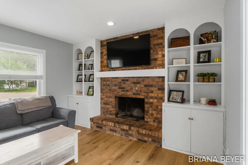 32 W Mckinley Avenue Zeeland, MI 49464