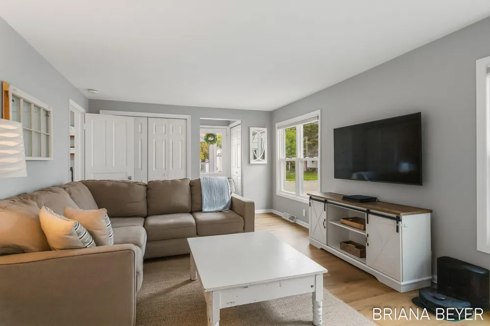 32 W Mckinley Avenue Zeeland, MI 49464