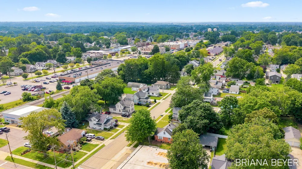 32 W Mckinley Avenue Zeeland, MI 49464