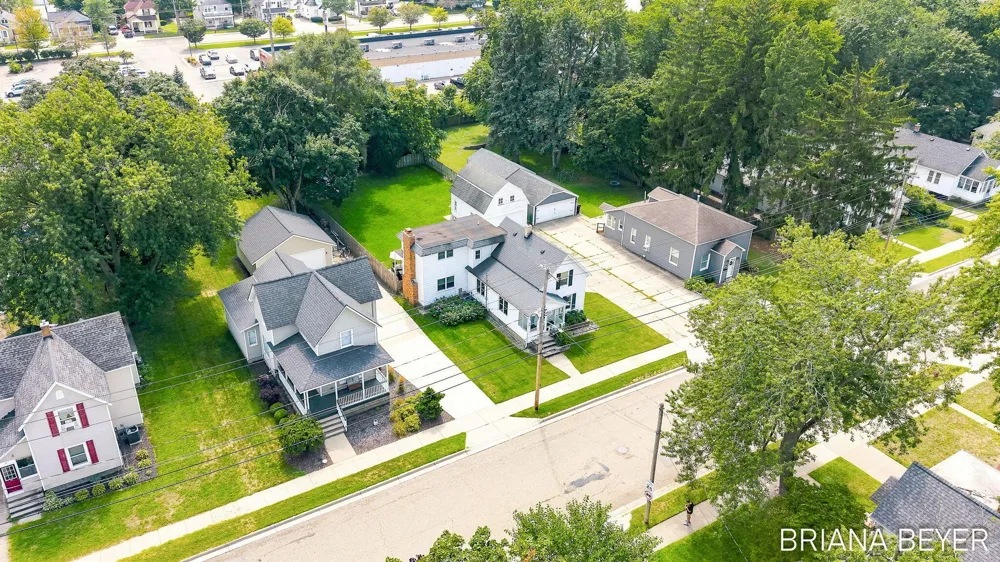 32 W Mckinley Avenue Zeeland, MI 49464