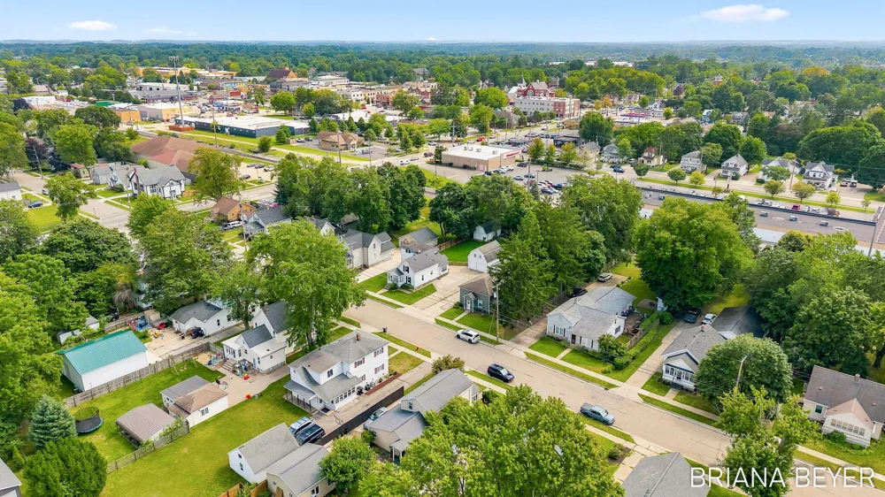 32 W Mckinley Avenue Zeeland, MI 49464