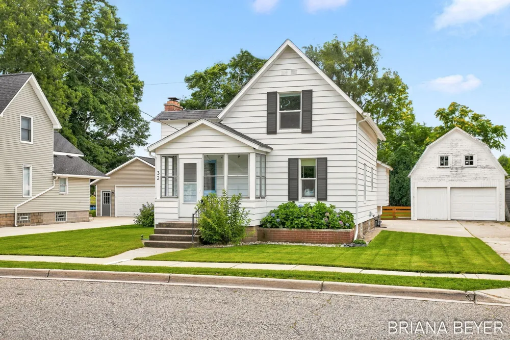 32 W Mckinley Avenue Zeeland, MI 49464