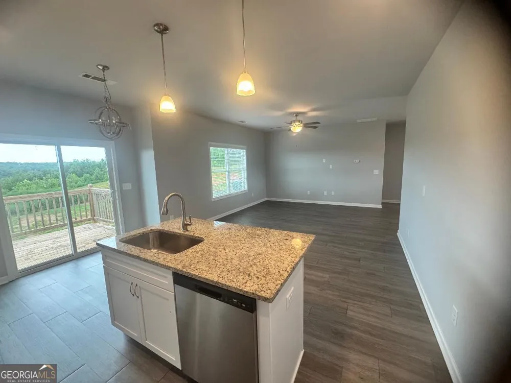 979 Dortch RD Eastanollee, GA 30538