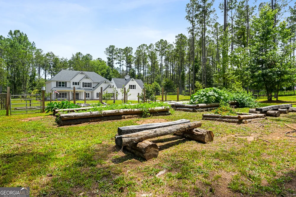 695 Dead Oak RD Senoia, GA 30276