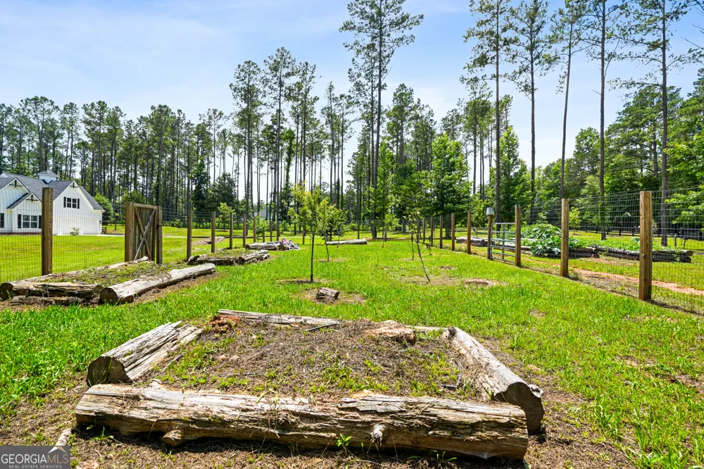 695 Dead Oak RD Senoia, GA 30276