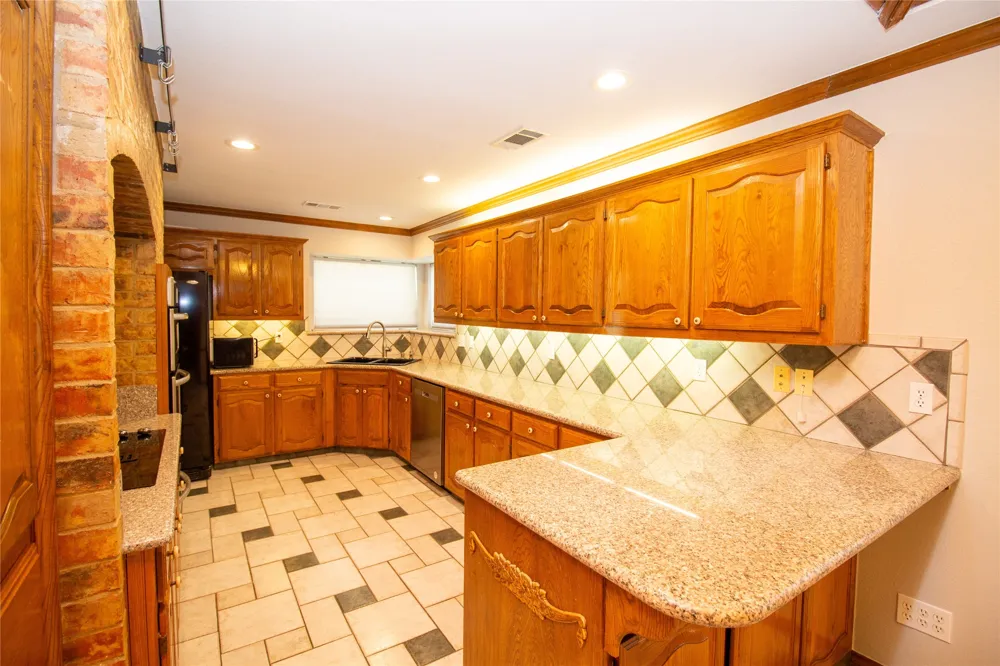 2410 Radcliffe Drive Rowlett, TX 75088