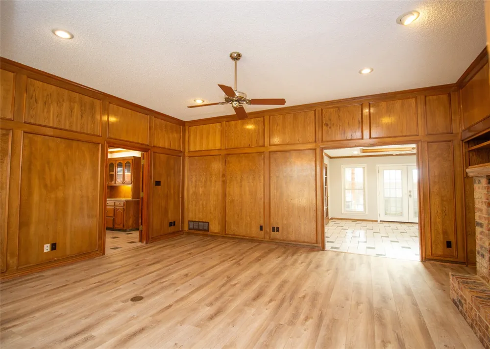 2410 Radcliffe Drive Rowlett, TX 75088