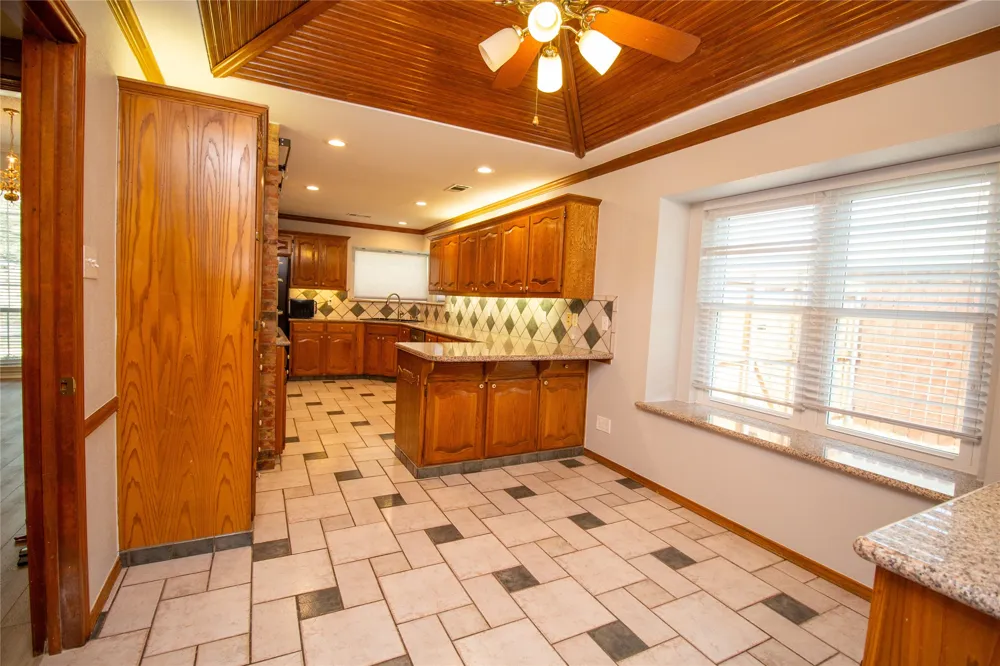2410 Radcliffe Drive Rowlett, TX 75088