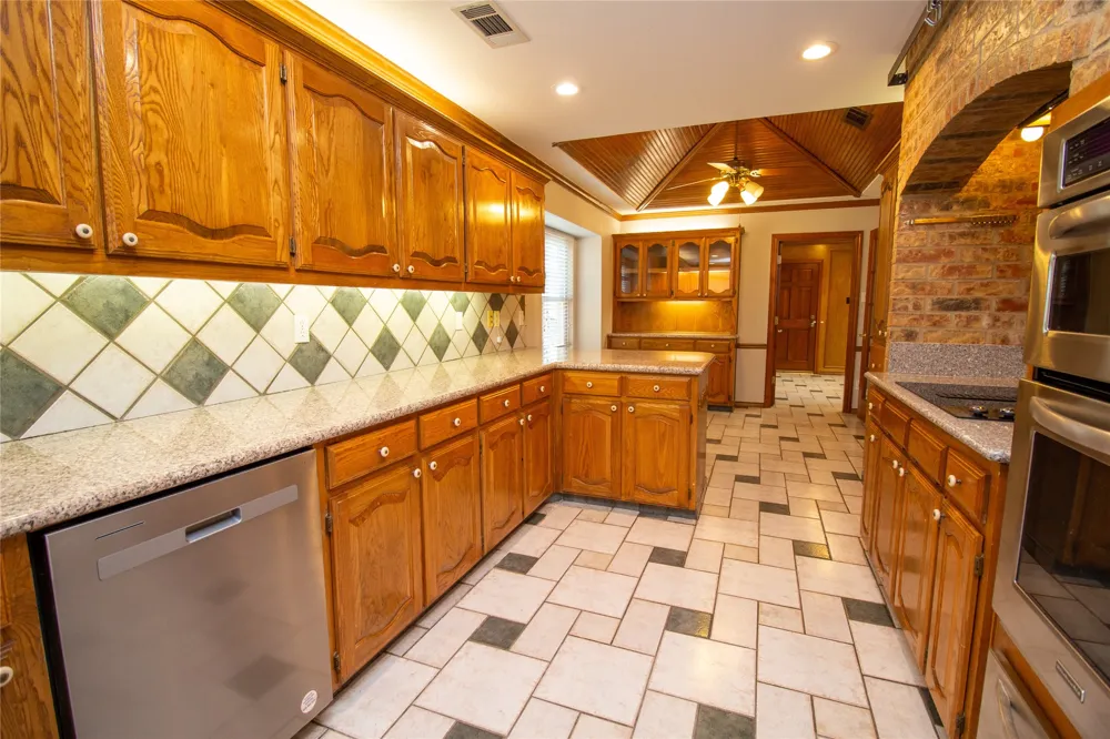 2410 Radcliffe Drive Rowlett, TX 75088