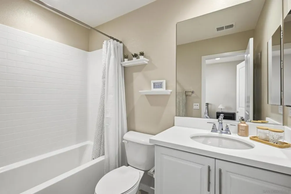 2572 S Escondido Blvd #808 Escondido, CA 92025