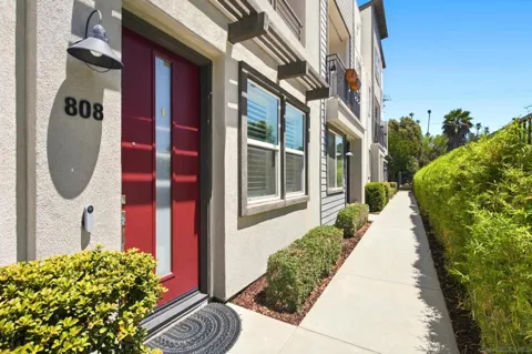 2572 S Escondido Blvd #808