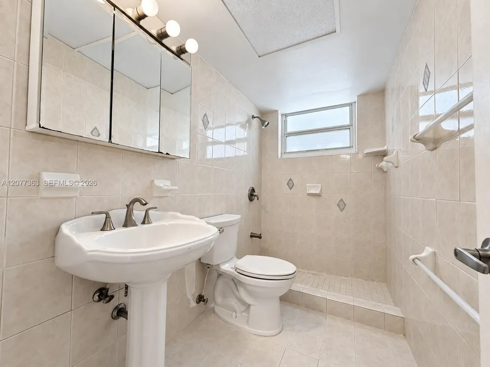 2430 NE 135th St #103 North Miami, FL 33181