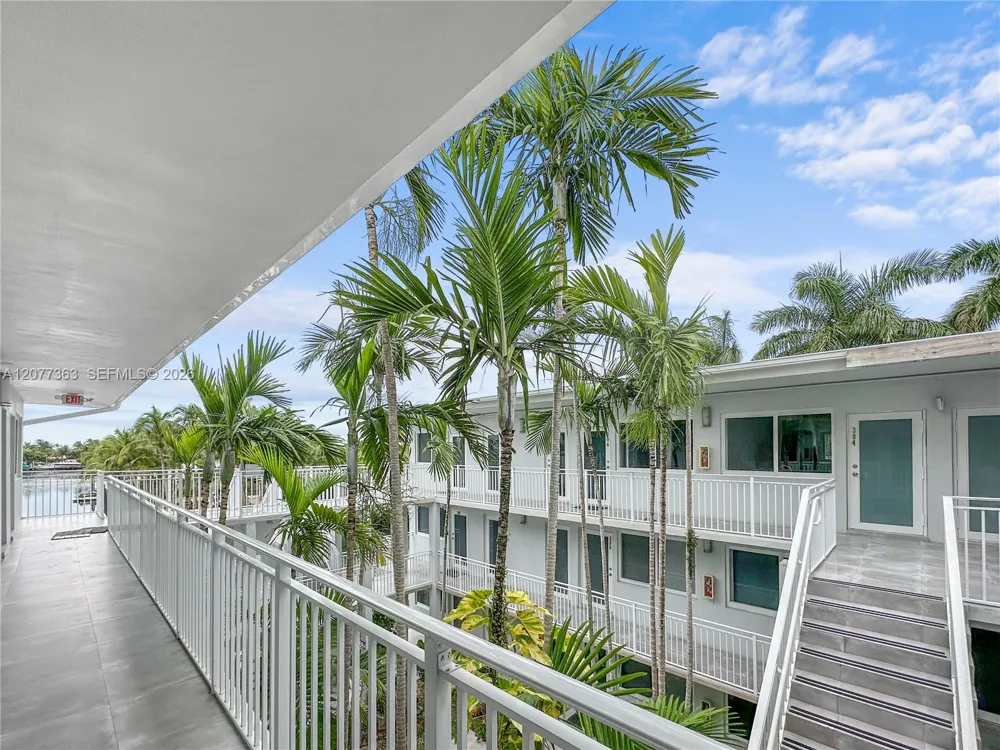 2430 NE 135th St #103 North Miami, FL 33181