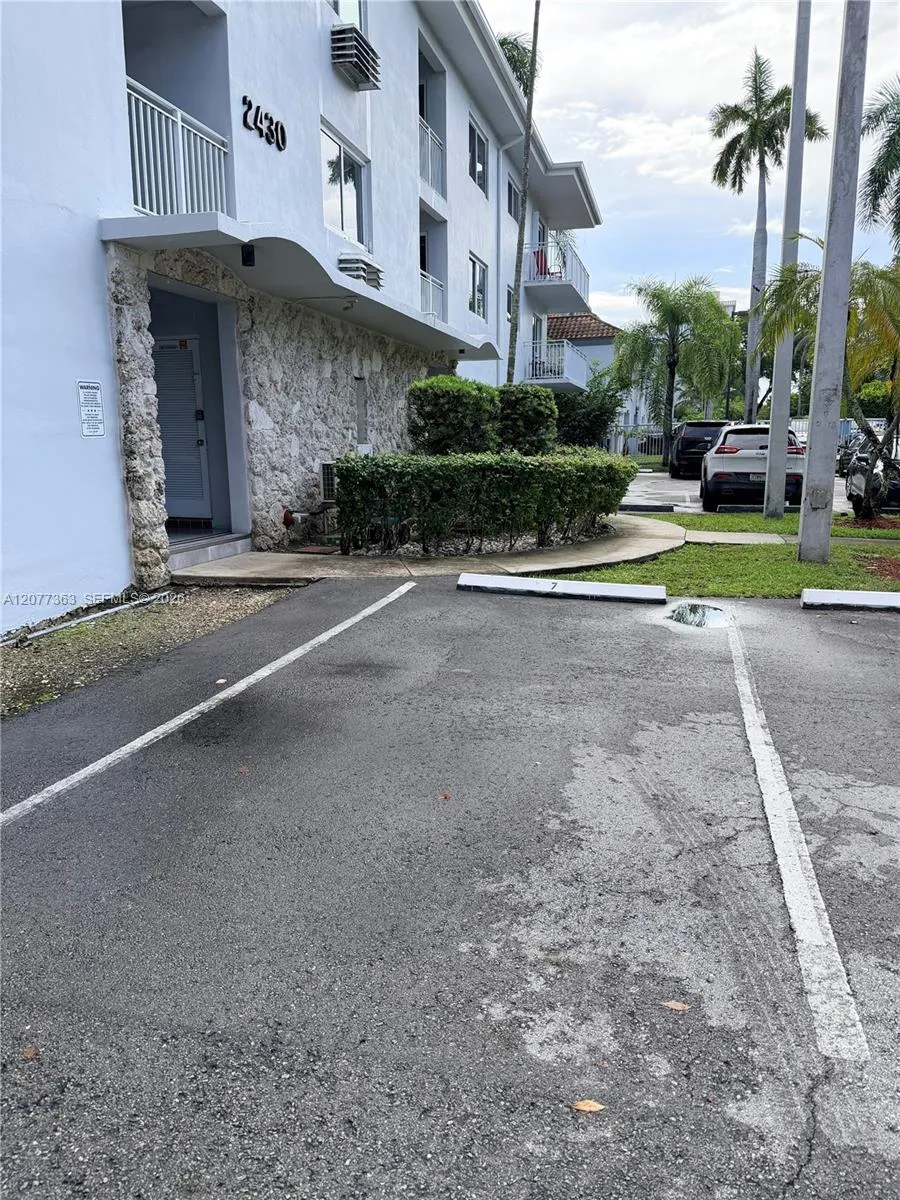 2430 NE 135th St #103 North Miami, FL 33181