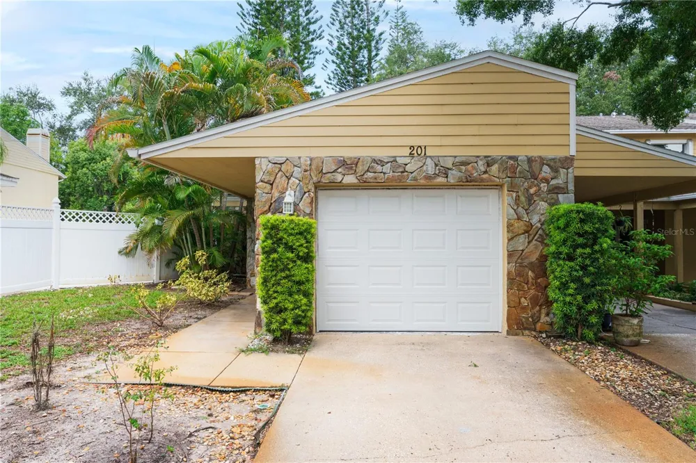 201 SOMERSET LANE #201 Palm Harbor, FL 34684