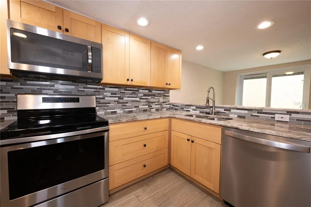 201 SOMERSET LANE #201 Palm Harbor, FL 34684