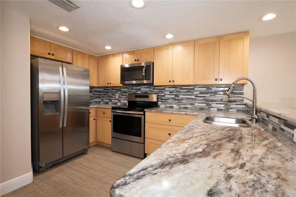 201 SOMERSET LANE #201 Palm Harbor, FL 34684