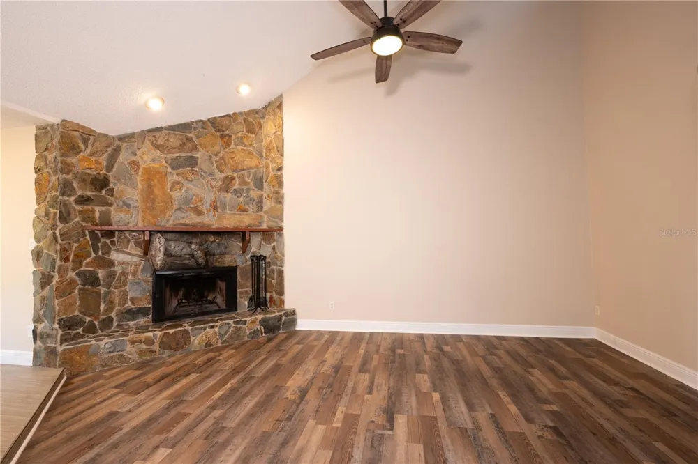201 SOMERSET LANE #201 Palm Harbor, FL 34684