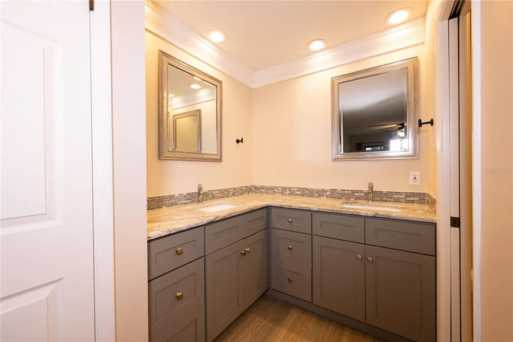 201 SOMERSET LANE #201 Palm Harbor, FL 34684