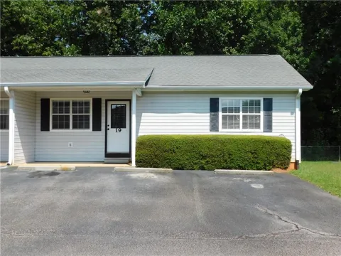 137 Riverside Circle #19