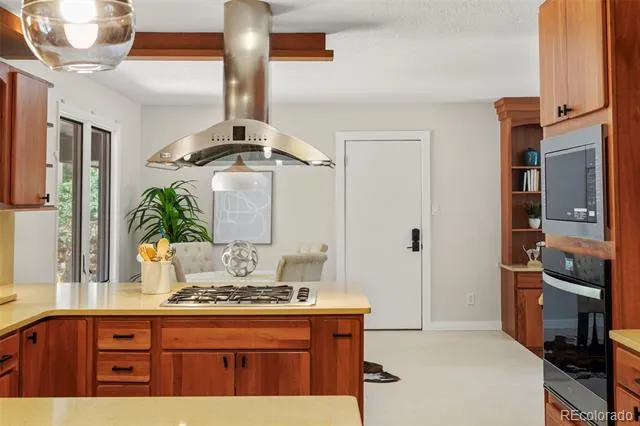 1055 Zinnia Street Golden, CO 80401