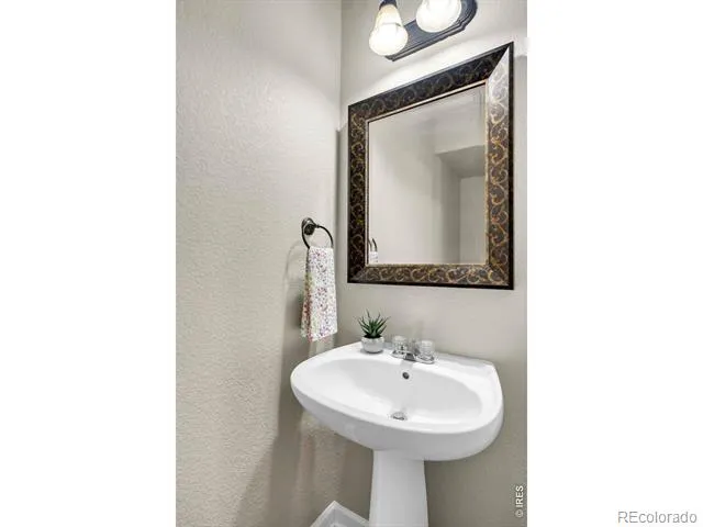 325 Hawthorne Avenue Johnstown, CO 80534
