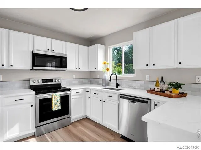 325 Hawthorne Avenue Johnstown, CO 80534