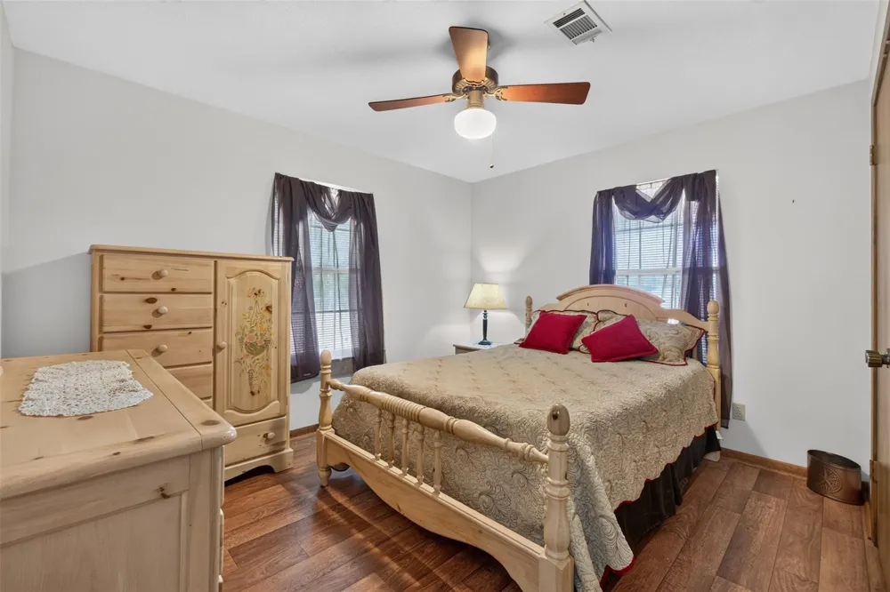 281 Lakeshore Onalaska, TX 77360