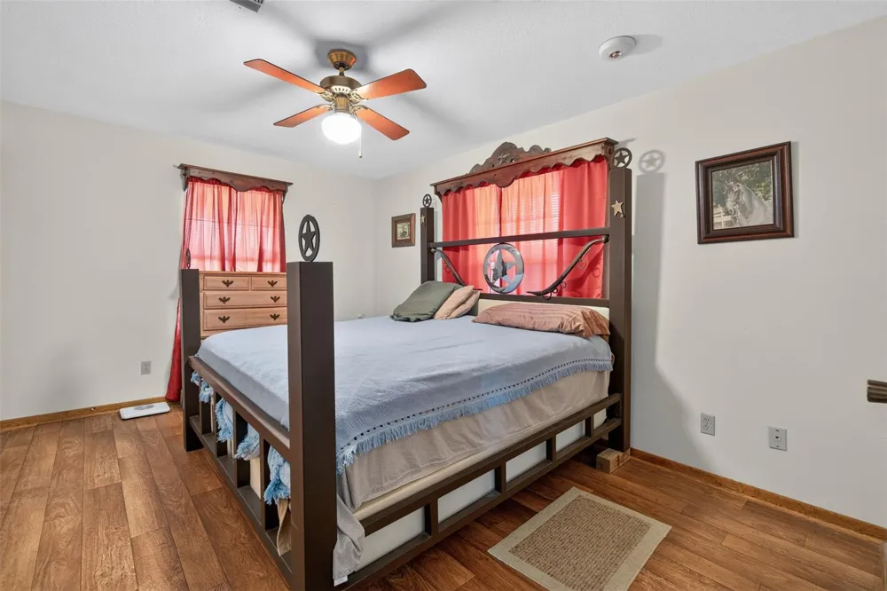 281 Lakeshore Onalaska, TX 77360