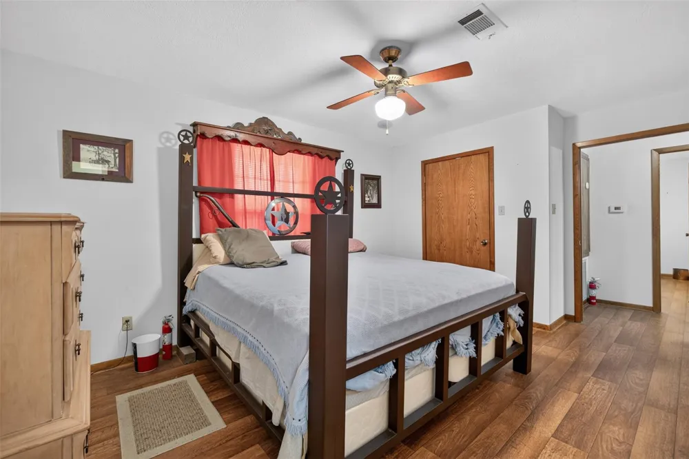 281 Lakeshore Onalaska, TX 77360