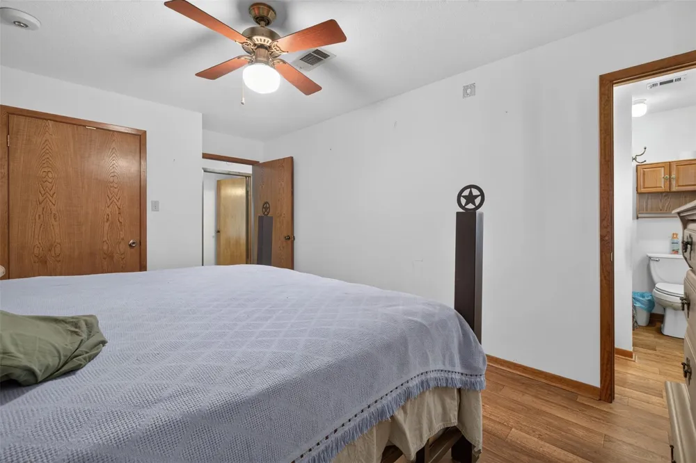 281 Lakeshore Onalaska, TX 77360
