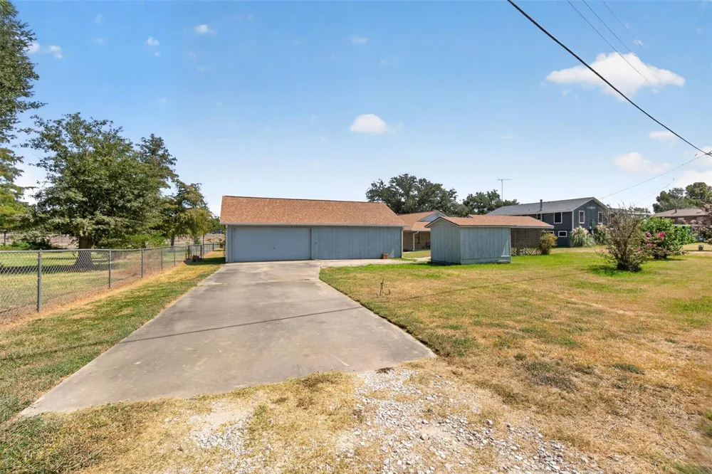 281 Lakeshore Onalaska, TX 77360