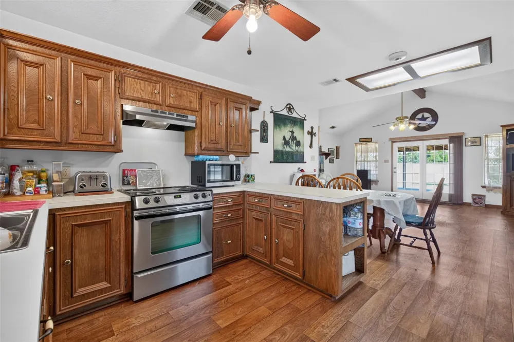 281 Lakeshore Onalaska, TX 77360