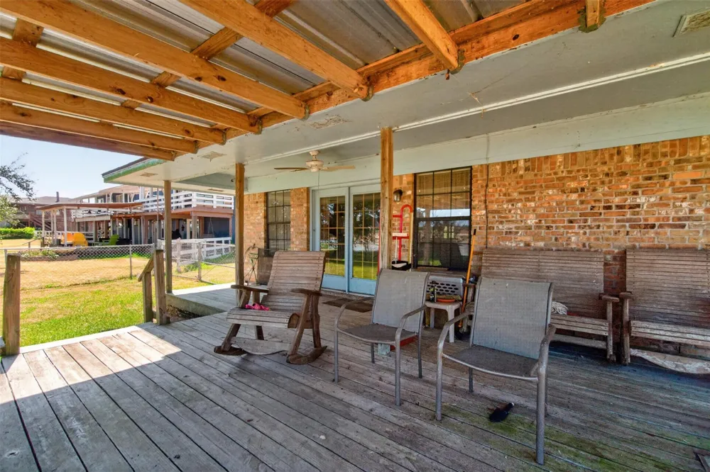 281 Lakeshore Onalaska, TX 77360