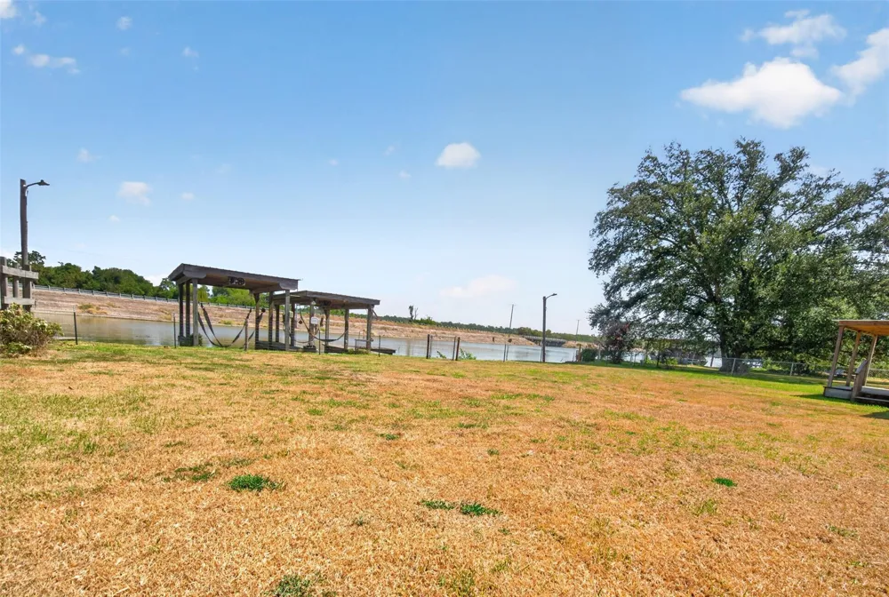 281 Lakeshore Onalaska, TX 77360