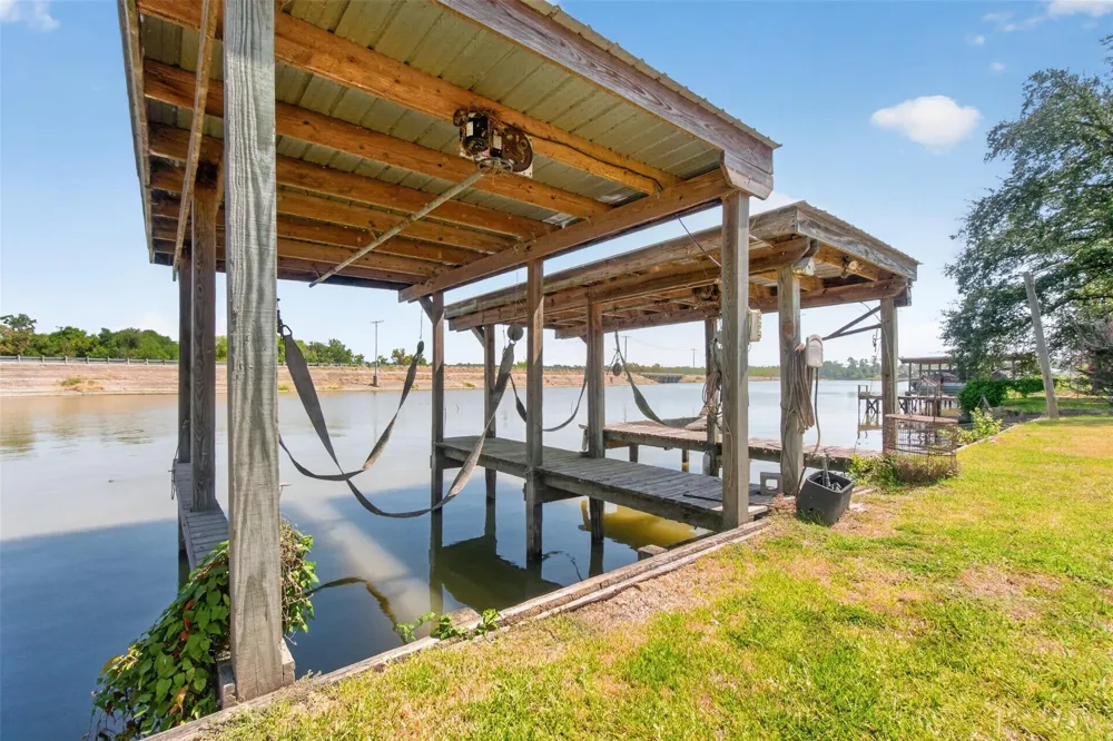 281 Lakeshore Onalaska, TX 77360