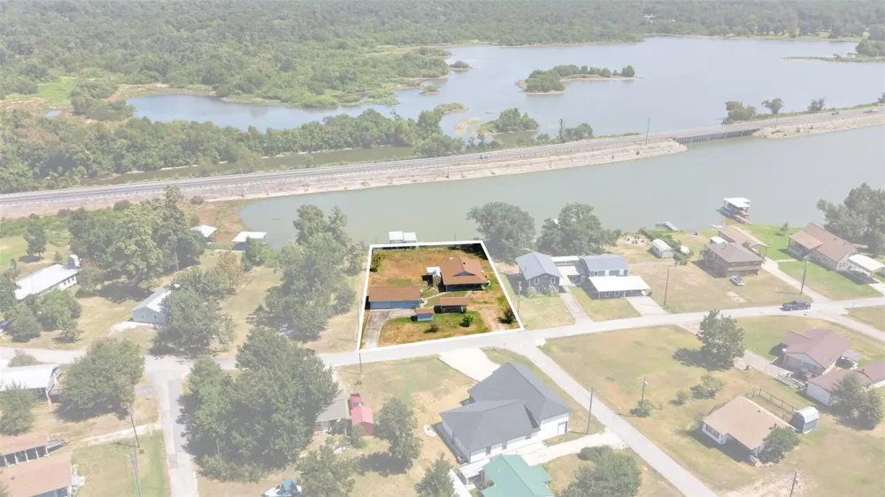 281 Lakeshore Onalaska, TX 77360