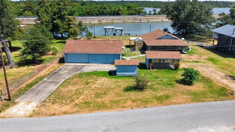 281 Lakeshore Onalaska, TX 77360