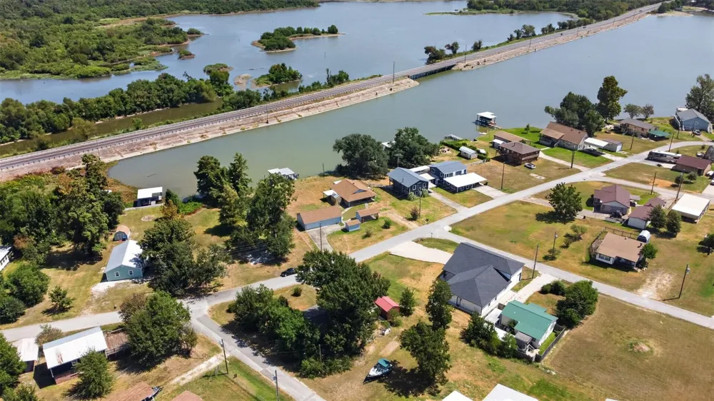 281 Lakeshore Onalaska, TX 77360