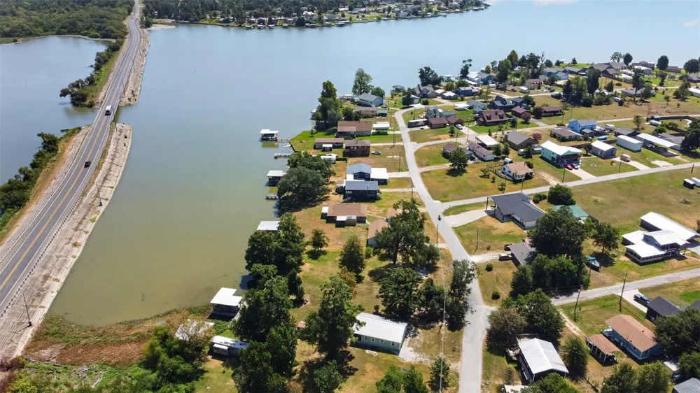 281 Lakeshore Onalaska, TX 77360