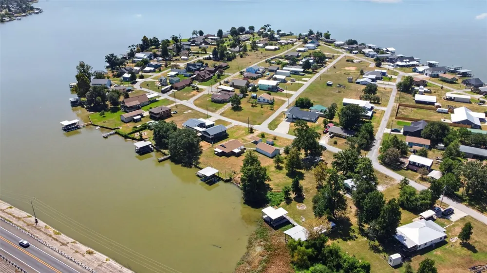 281 Lakeshore Onalaska, TX 77360