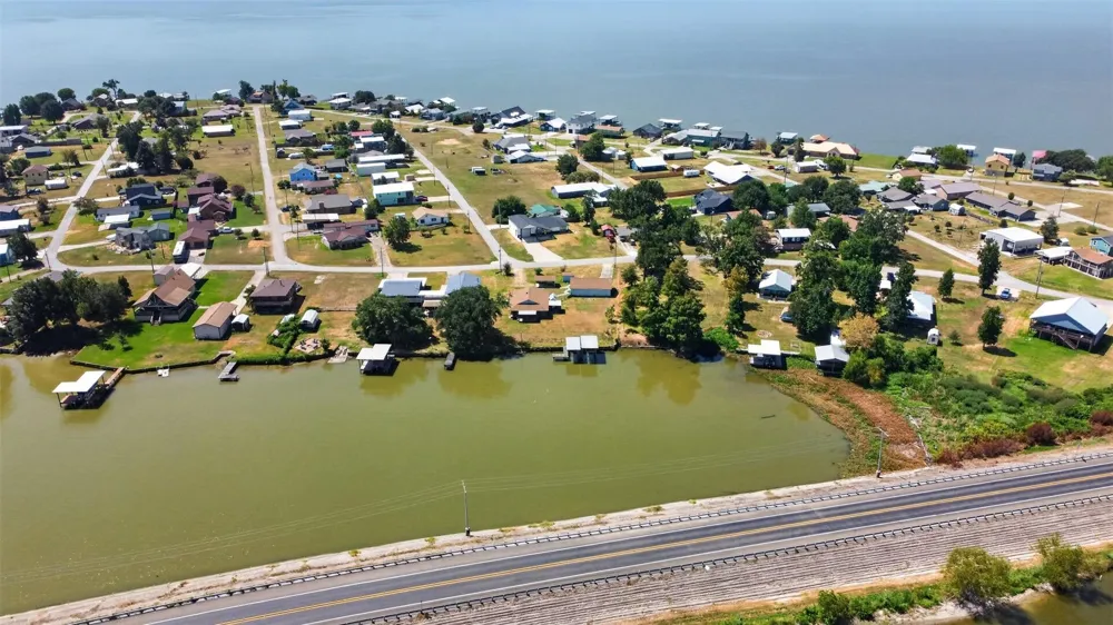281 Lakeshore Onalaska, TX 77360