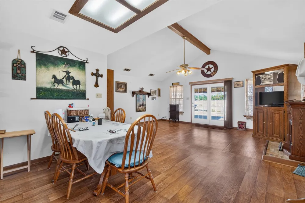 281 Lakeshore Onalaska, TX 77360