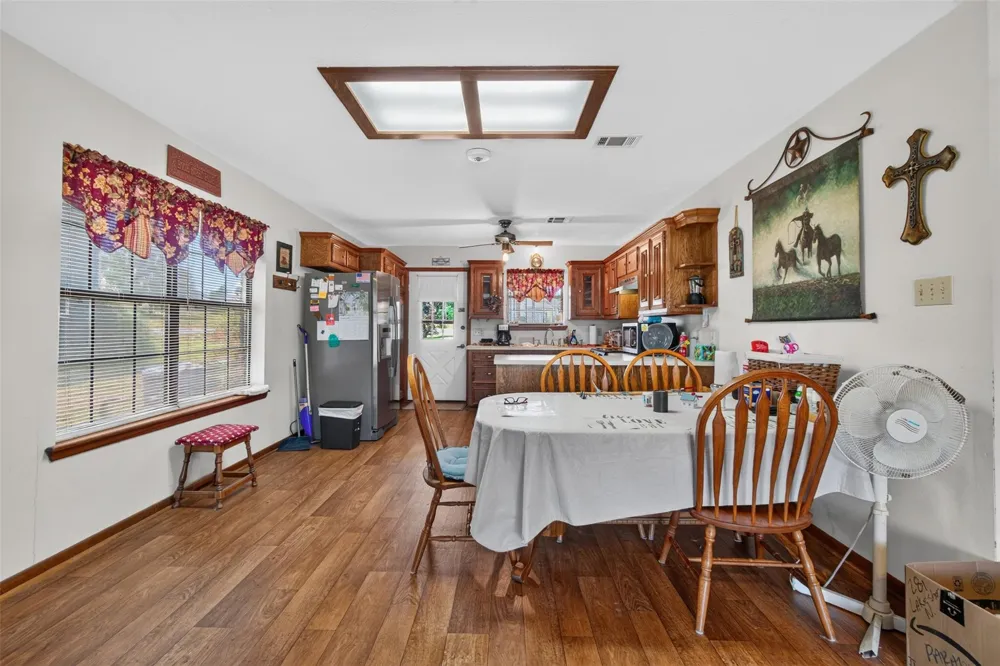 281 Lakeshore Onalaska, TX 77360