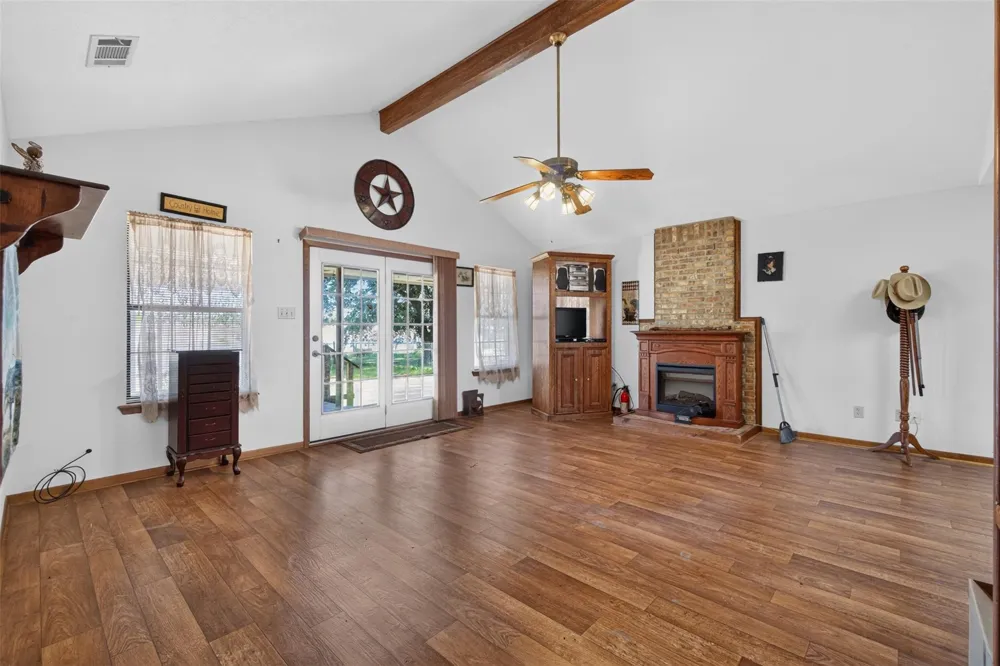 281 Lakeshore Onalaska, TX 77360