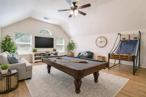 5807 Horseshoe Falls