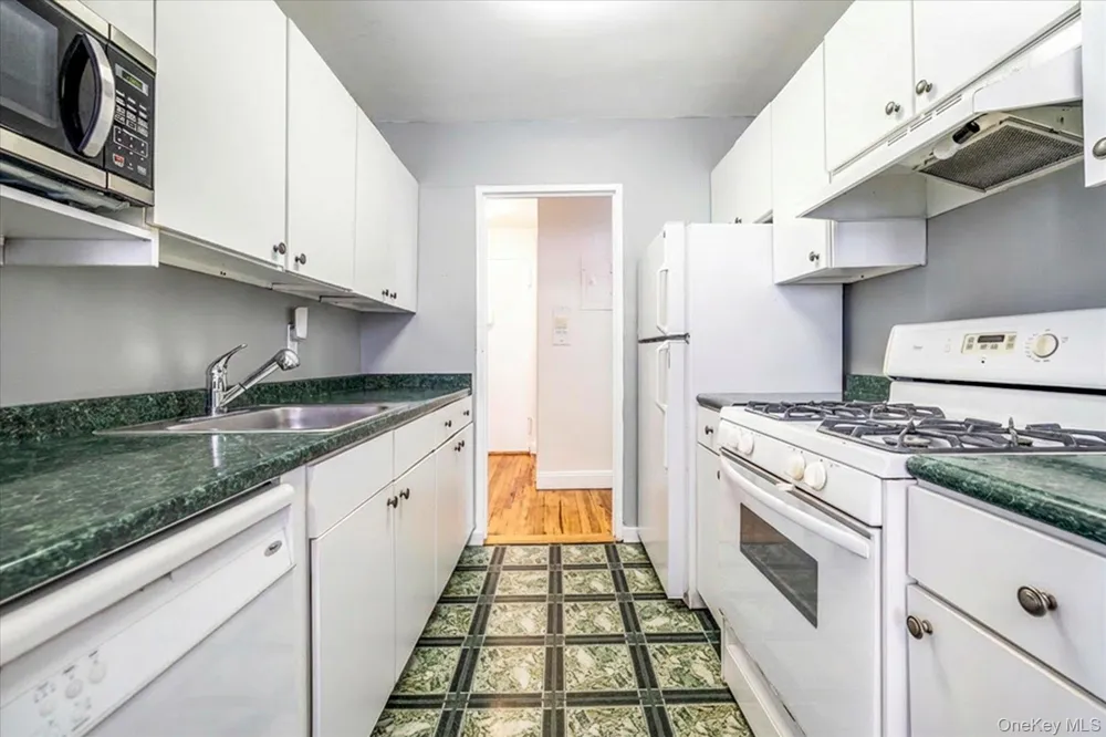 370 West Broadway #5C Long Beach, NY 11561