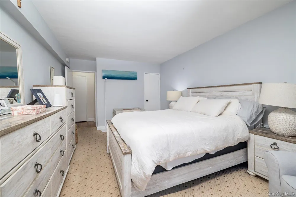 370 West Broadway #5C Long Beach, NY 11561