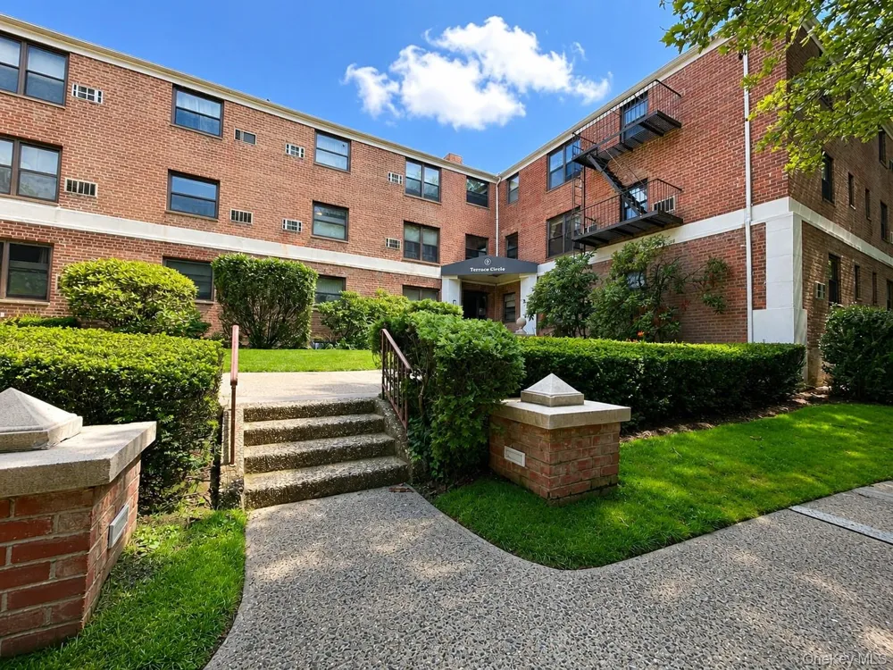 5 Terrace Circle #1H Great Neck, NY 11021
