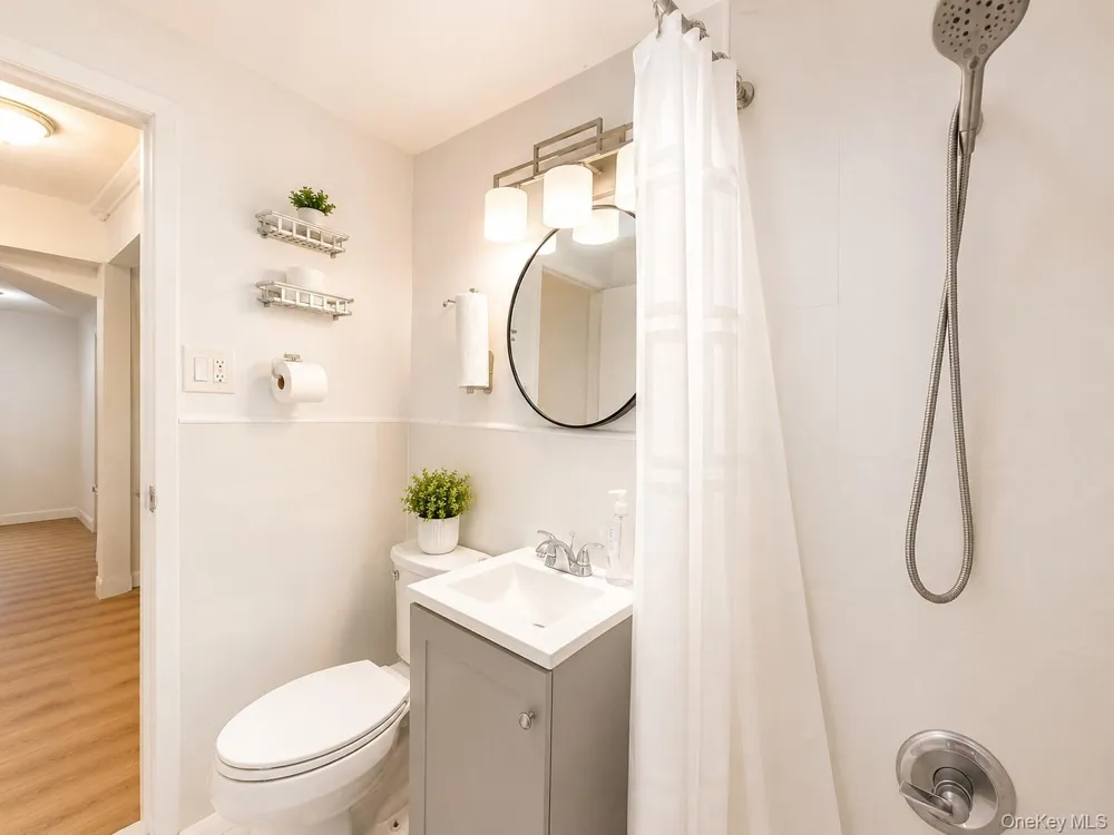 5 Terrace Circle #1H Great Neck, NY 11021